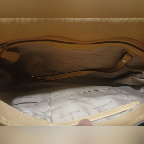 MICHAEL KORS EUC Evie Pebble Leather Shoulder Bag - Picture 8 of 13